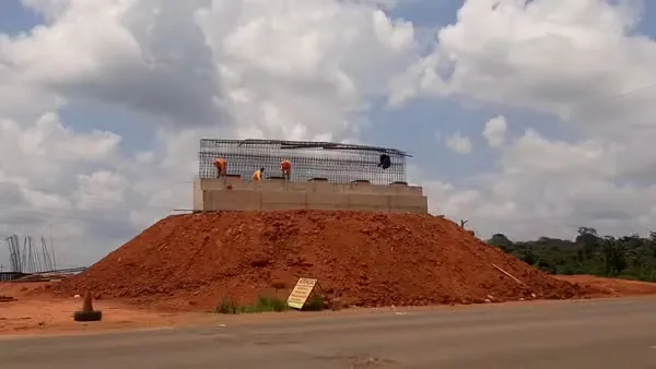 MUDANÇA DE REDE ELÉTRICA - Realocação de poste de energia elétrica provoca atraso nas obras de viaduto da BR-364 em Vilhena 
